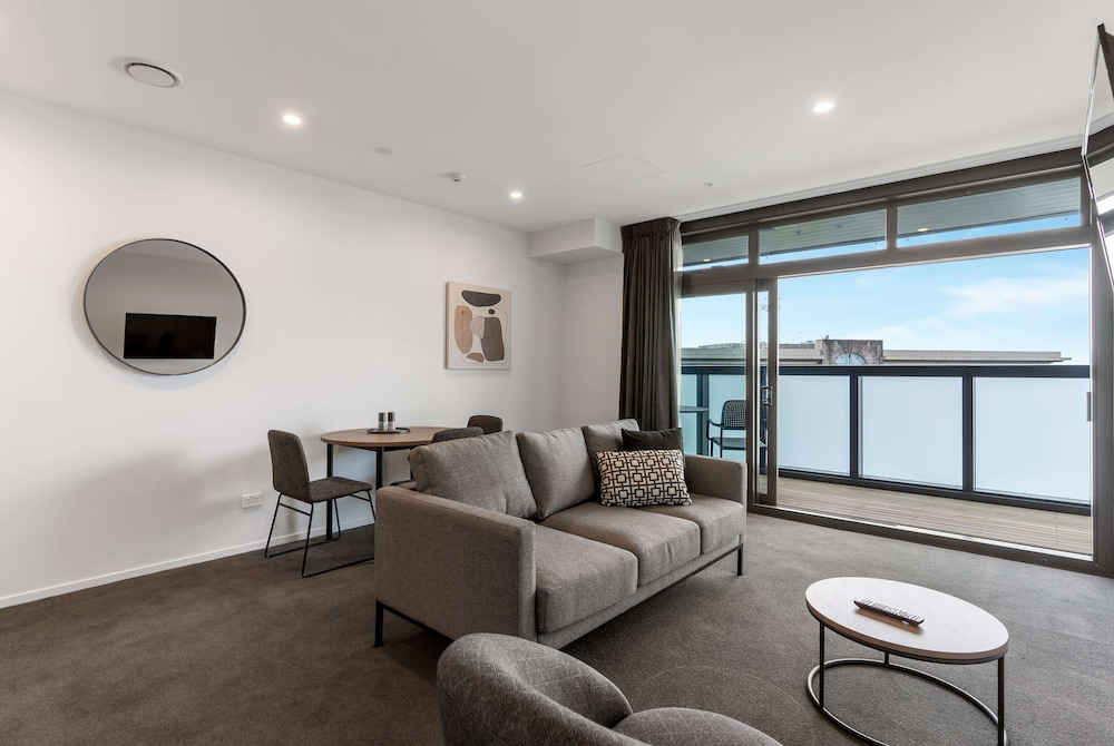 Apartment, 3 Bedrooms, Kitchen (Top Floor, King & Single) - Photo 7