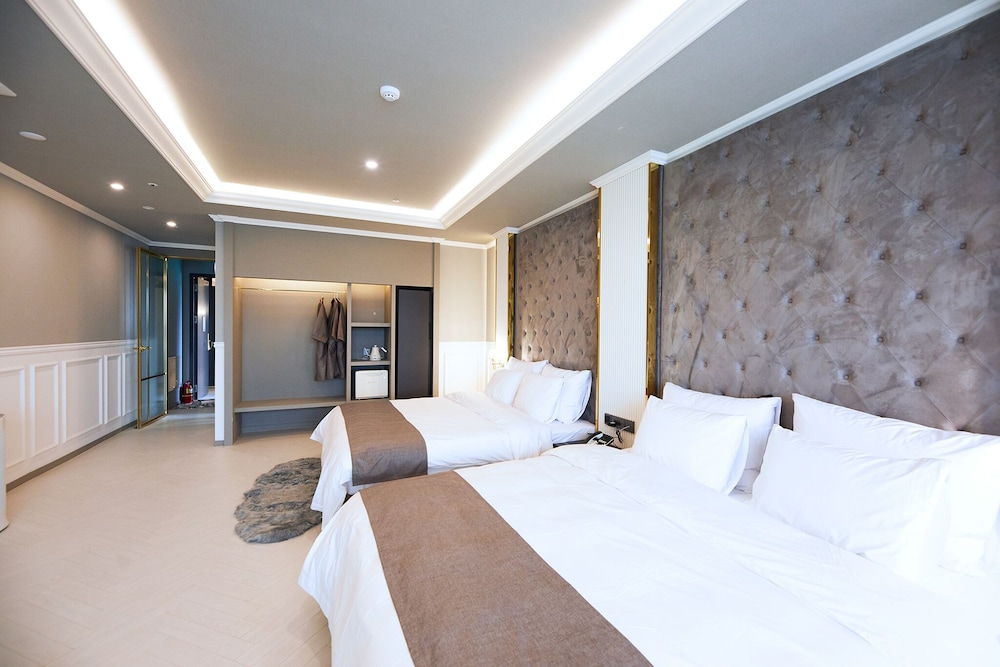 Premium Twin Room, Partial Ocean View photo 1
