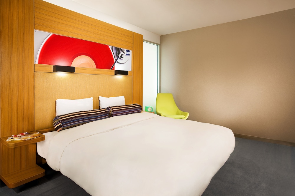 Room, 1 King Bed (Mobility/Hearing Access, Roll-In Shwr) - Photo 1