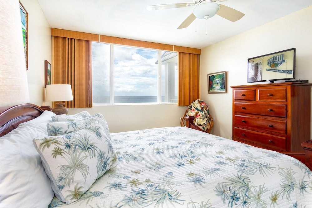 Condo, 1 King Bed, Ocean View, Sea Facing