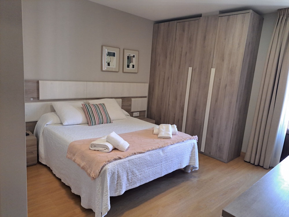 Standard Double Room, Private Bathroom - Photo 12