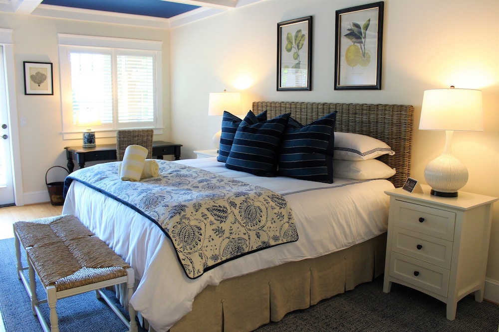 Luxury Room, 1 King Bed, Garden View photo 1