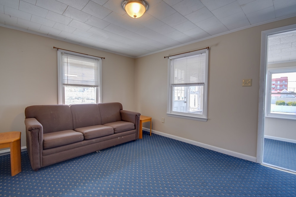 Apartment, 2 Bedrooms, Poolside - Photo 3
