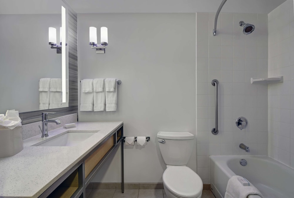 Suite, 2 Queen Beds, Accessible - Photo 8