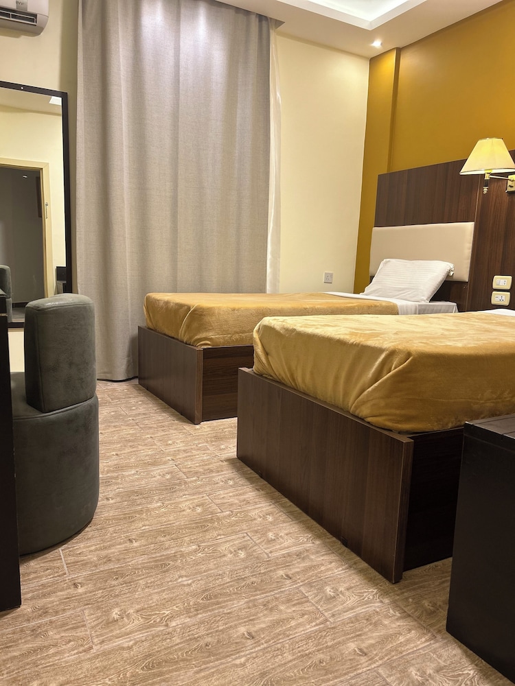 Deluxe Quadruple Room - Photo 4