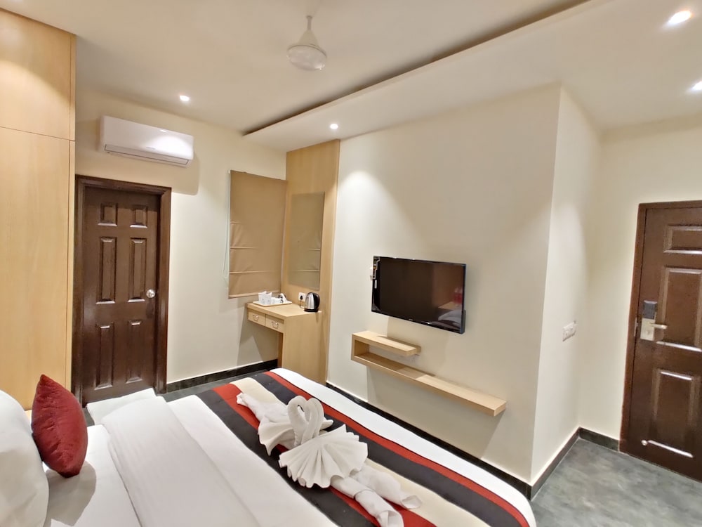 Deluxe Room - Photo 8