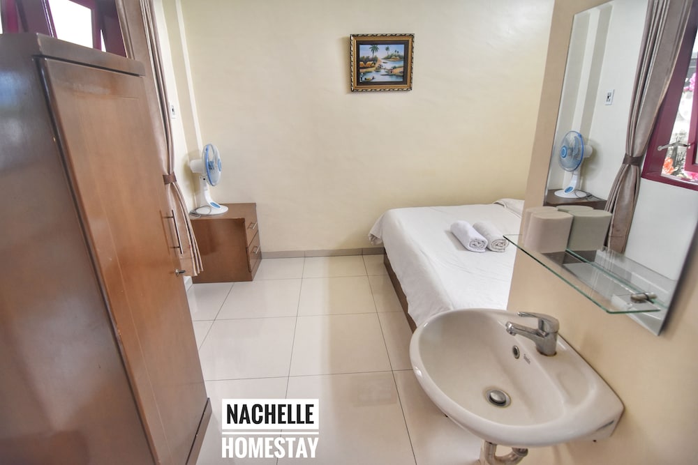 Standard Room, 1 Queen Bed, Private Bathroom photo 2