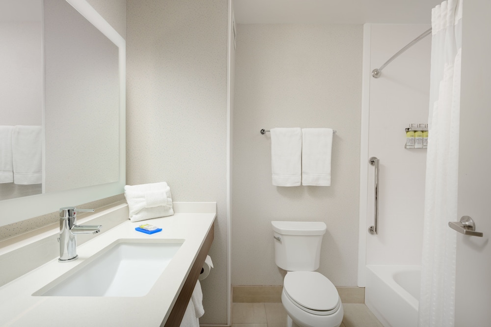 Room, 2 Queen Beds (Communications, Mobility) - Photo 11