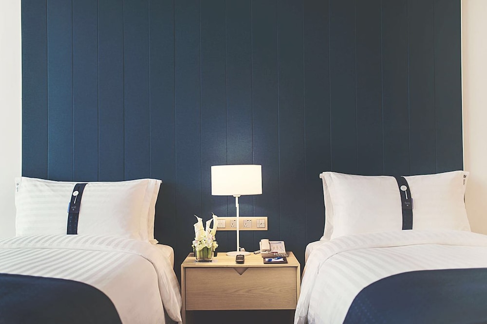 Standard Room, 2 Twin Beds (Minifridge) photo 2