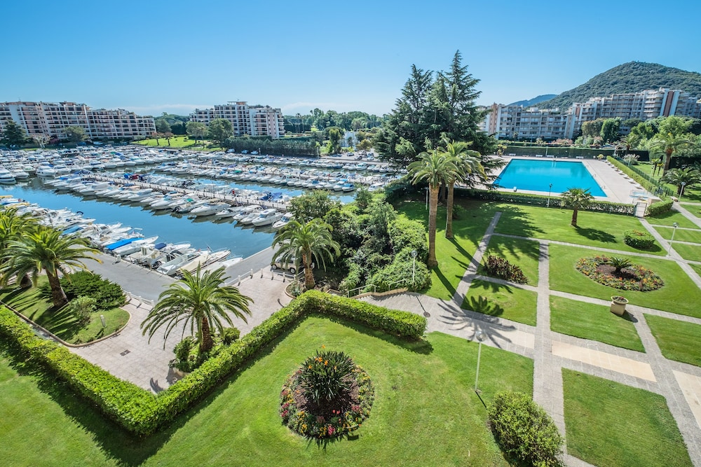 Apartment, 2 Bedrooms, Sea View photo 2