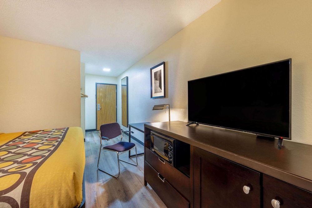 Standard Room, 1 Queen Bed - Photo 1