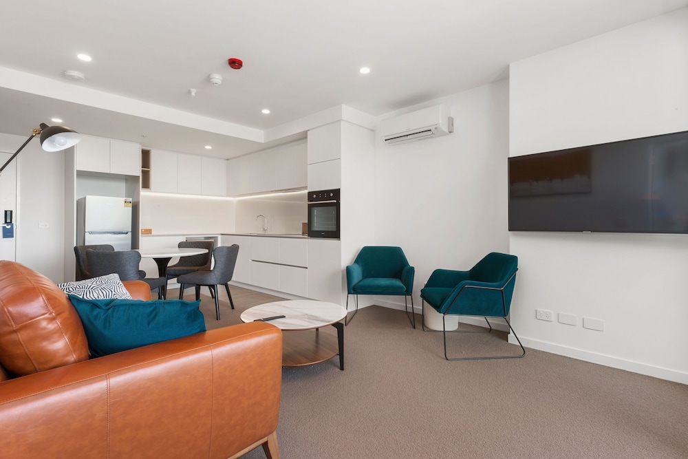 Executive Apartment, 2 Bedrooms, Balcony - Photo 8