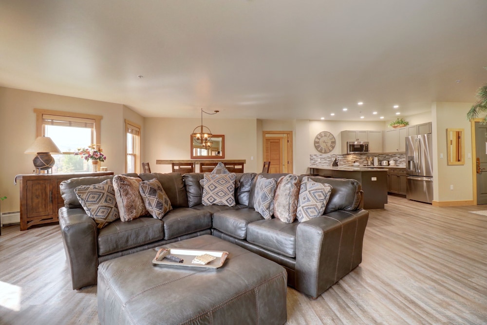 Condo, 3 Bedrooms
