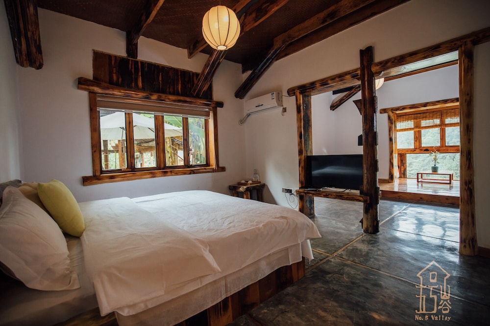Deluxe Double Room with View photo 2
