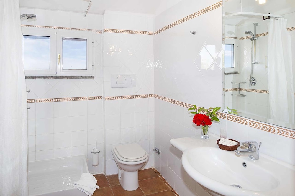 Classic Double or Twin Room - Photo 6