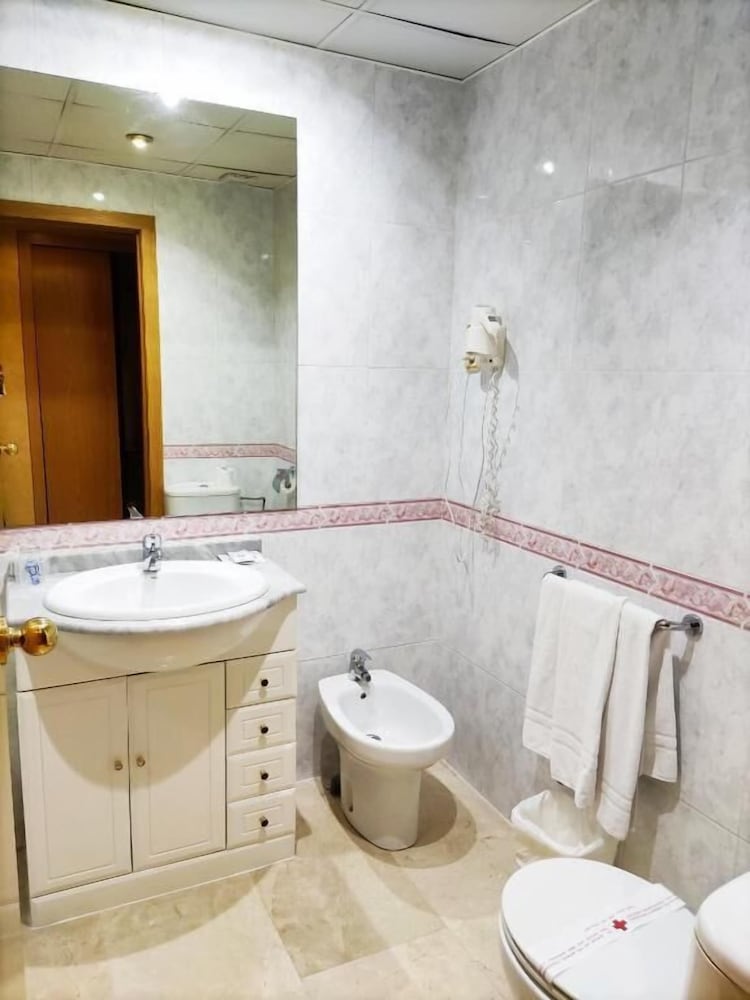 Standard Double Room - Photo 4