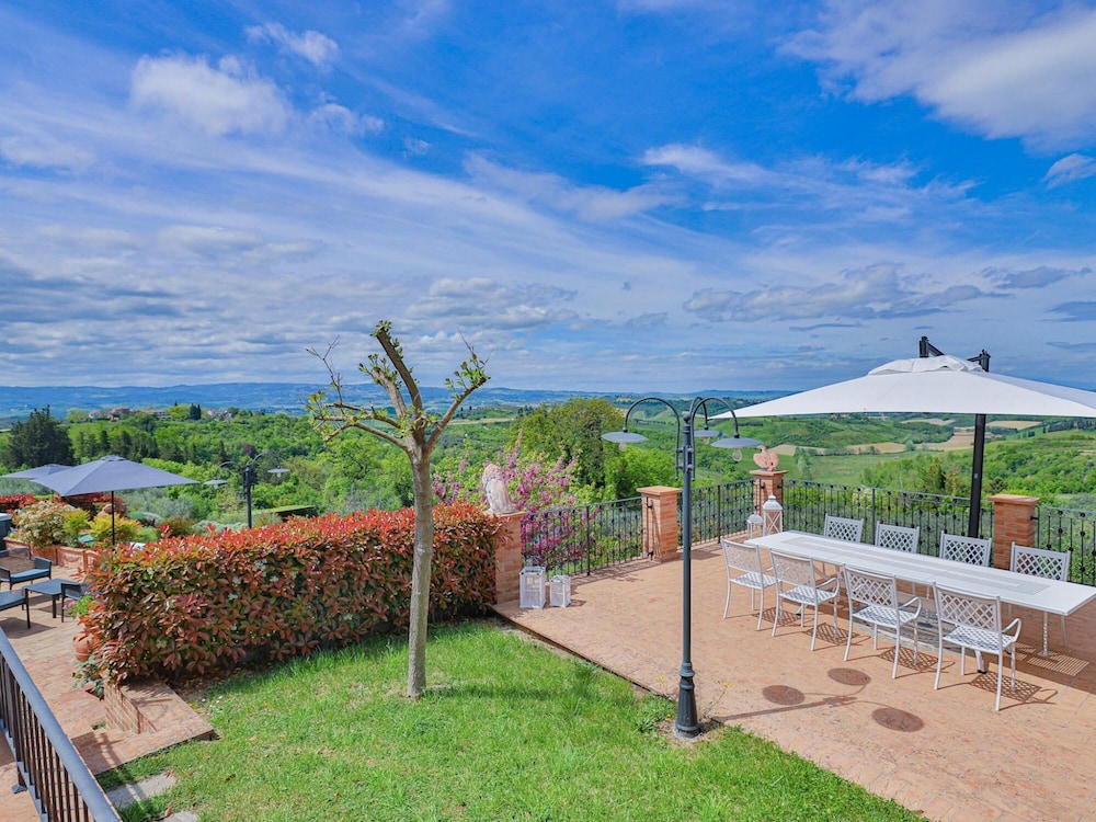 Villa photo 2