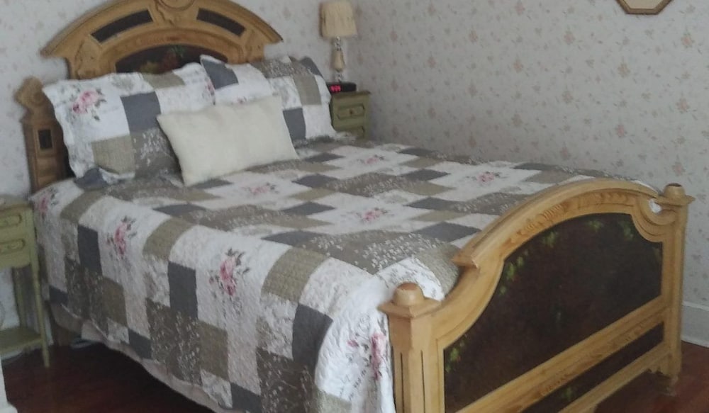 Standard Room, 1 Queen Bed, Garden View