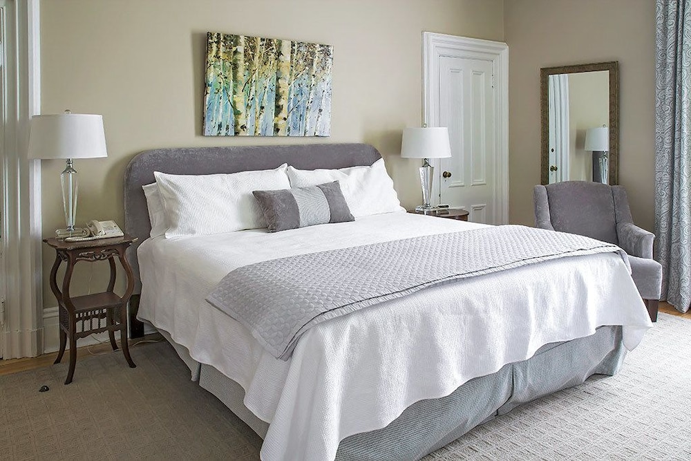 King Suite #3 photo 1