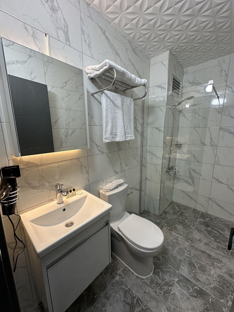 City Room photo 2