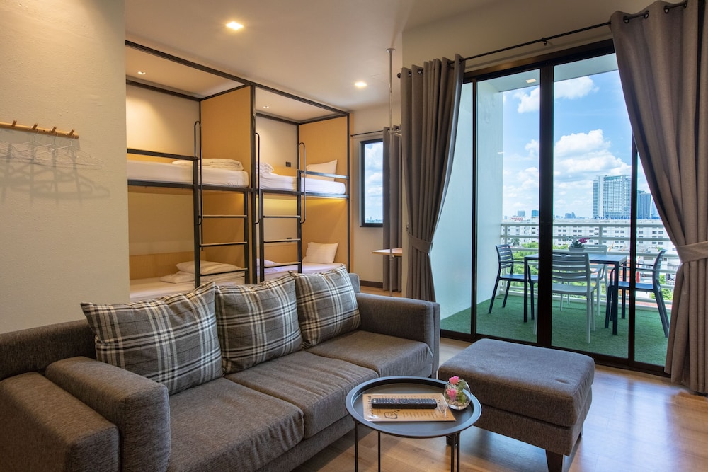 Bunk Bed Room (City View)