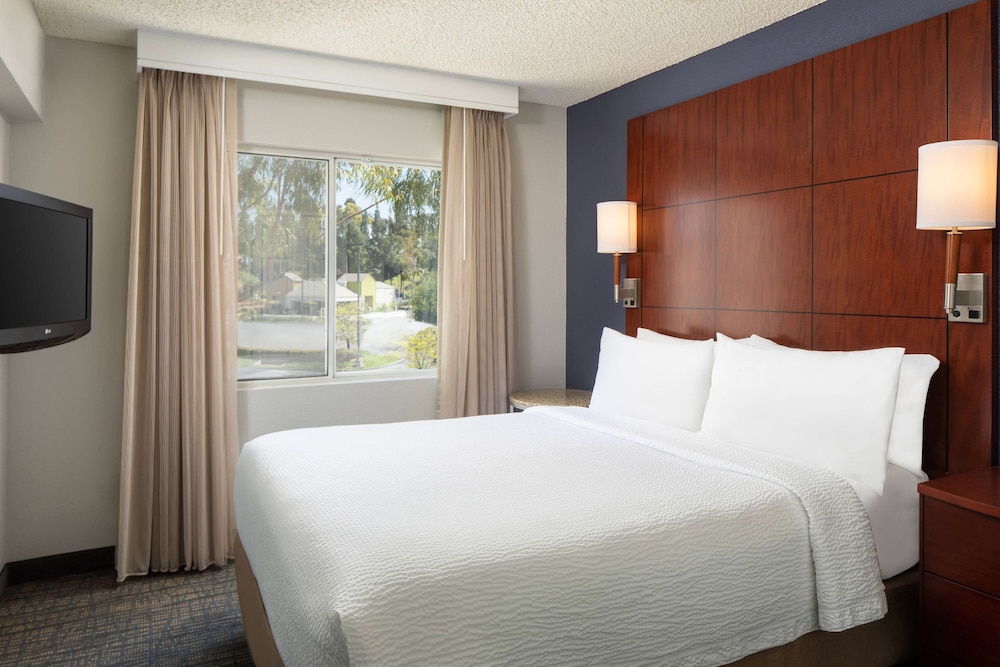 Suite, 1 Queen Bed with Sofa bed (Executive Corner One Bedroom)