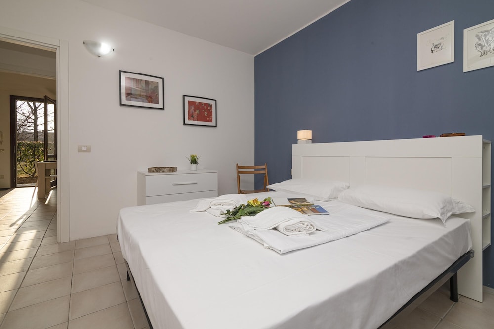 Standard Apartment, 2 Bedrooms, Beachside (Porto Letizia Ferrara 1)