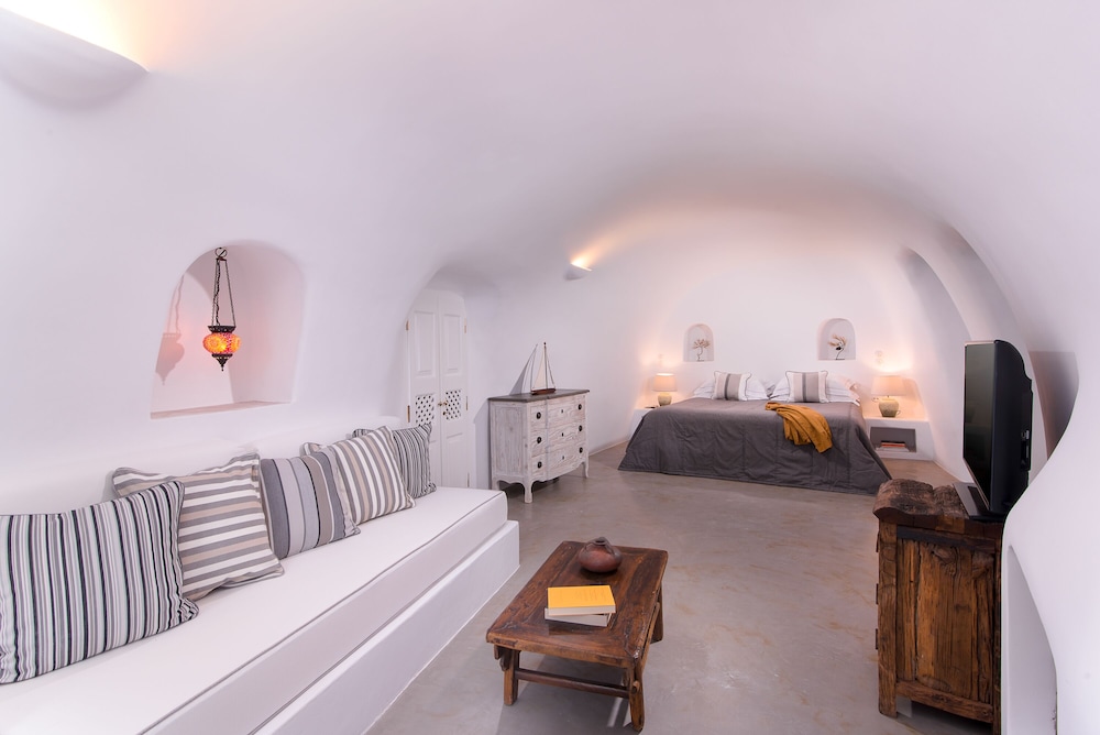 Ligaria Cave Suite with Caldera View - Photo 3