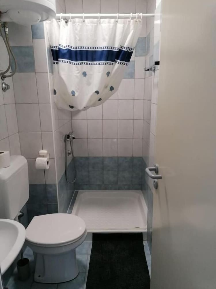 Apartment (Mari - close to the sea & parking - A)