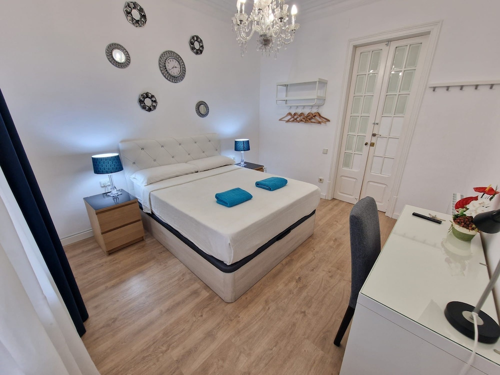 Classic Double Room, Shared Bathroom photo 2