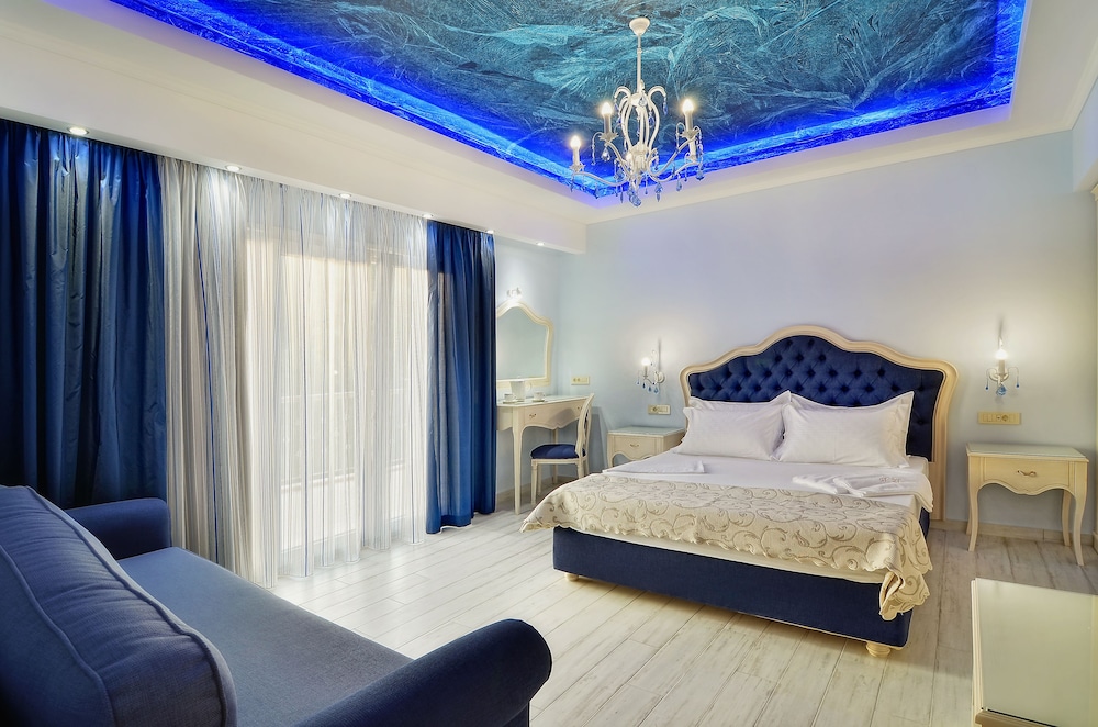 Deluxe Room - Photo 11