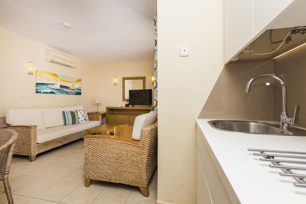Apartamento con Balcón Francés (2 adultos + 1 niño)