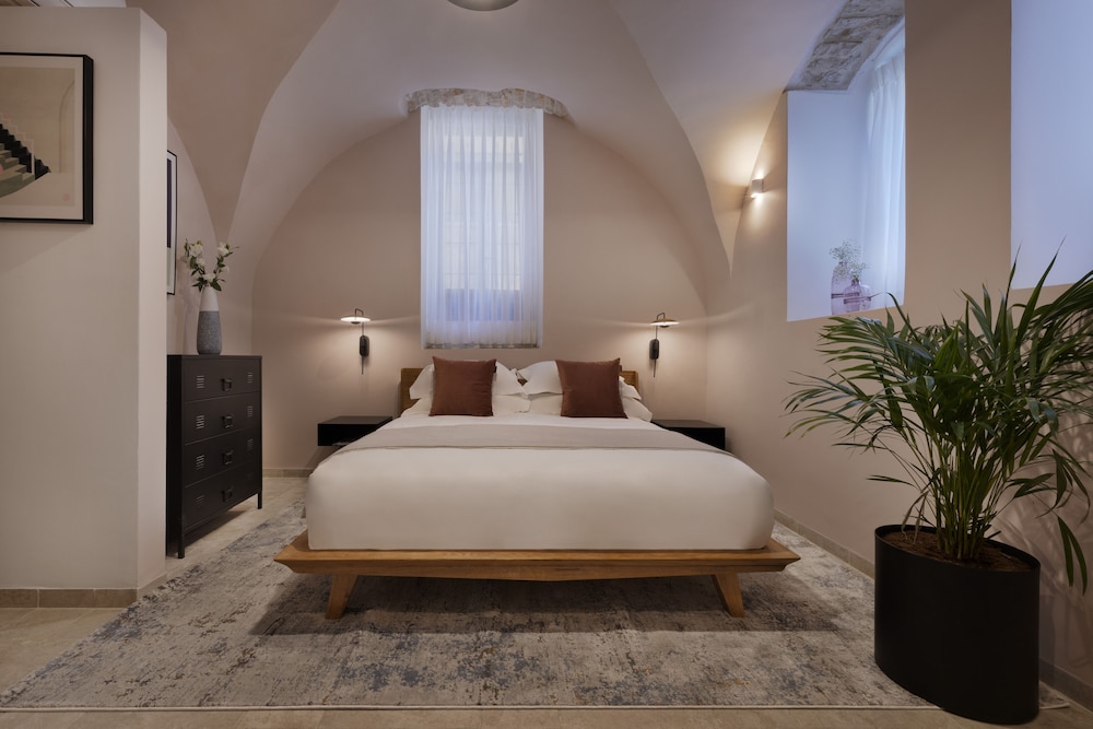 Economy Double Room (The Cave) - Photo 2