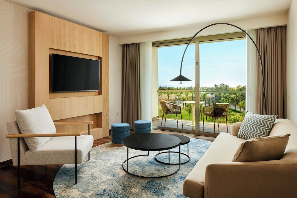 Club Suite, 1 Bedroom, Sea View - Photo 2