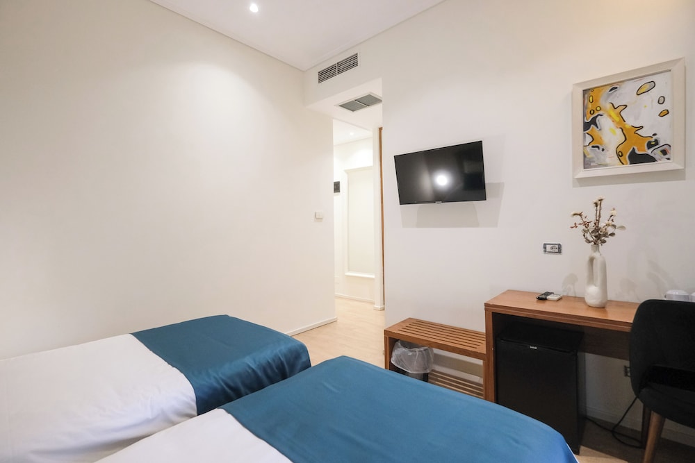 Romantic Double or Twin Room, Non Smoking, City View photo 2