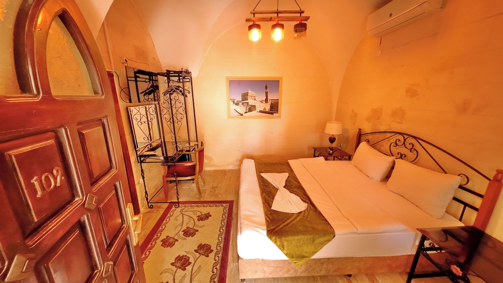 Standard Double or Twin Room - Photo 22