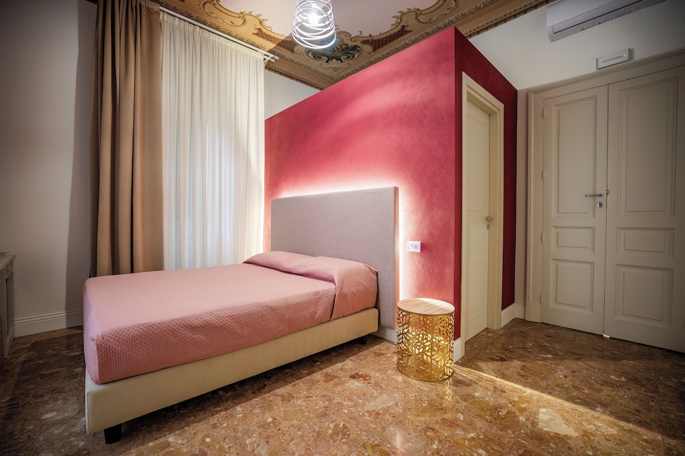 Deluxe Double or Twin Room photo 2