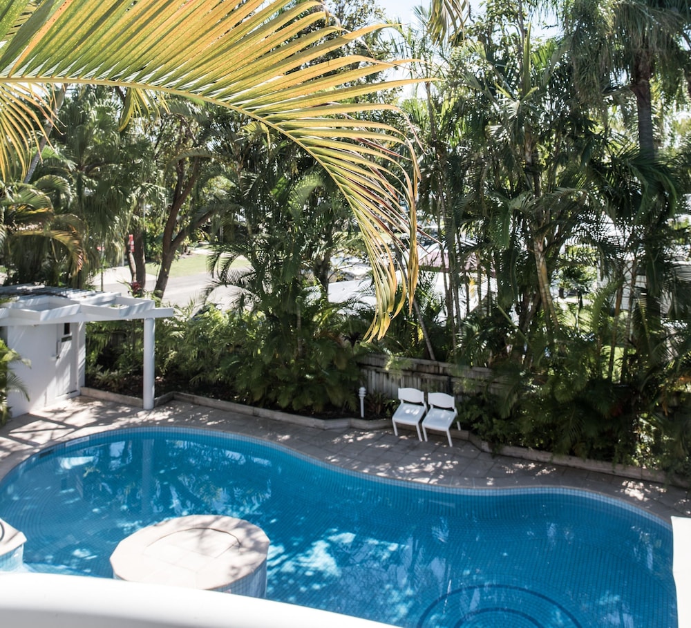 2 Bedroom Gardenside Deluxe Apartment photo 2