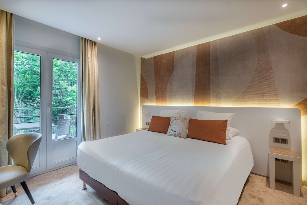 Superior Room, 1 Queen Bed, Balcony, Mountain View