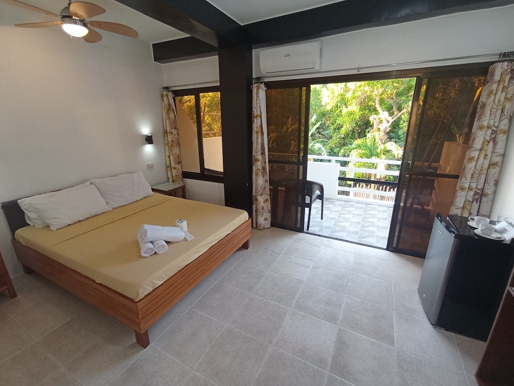 Premium Double Bed Room - Photo 2