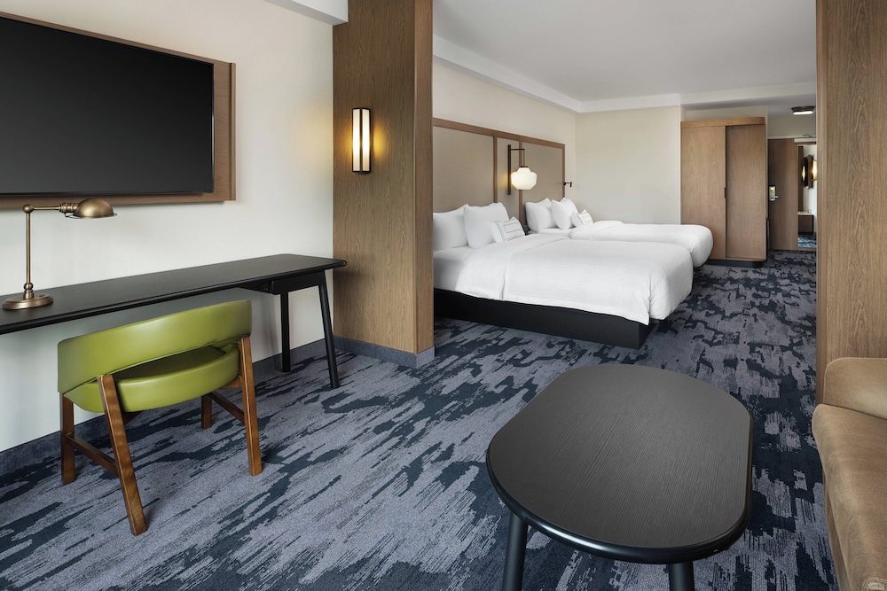 Suite, Multiple Beds (Hearing Accessible)