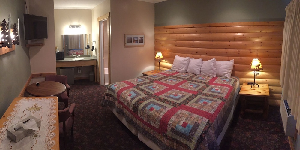 Motel, Fishing Bridge (117) - King, Private Bath, Tub/Shower, TV, MW, F, Street side photo 1