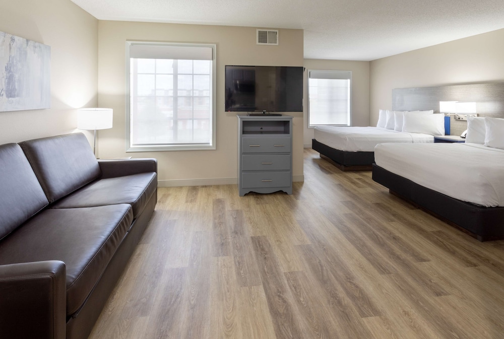 Deluxe Studio Suite, 2 Queen Beds photo 1