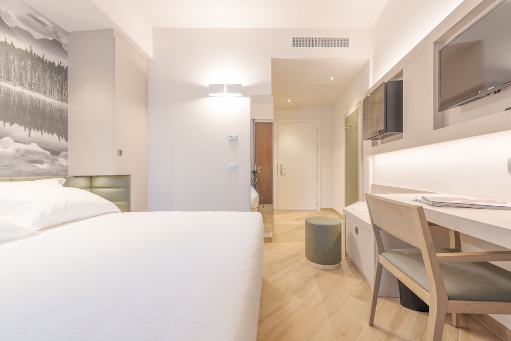 Standard Double or Twin Room - Photo 4