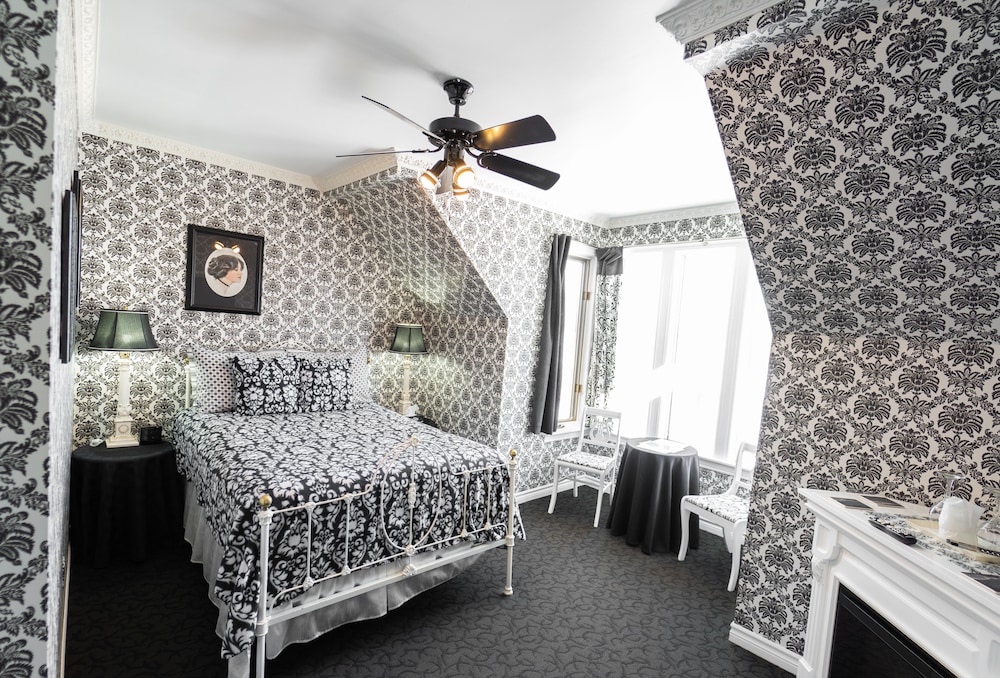 Black Velvet Room (Rm#8) photo 1