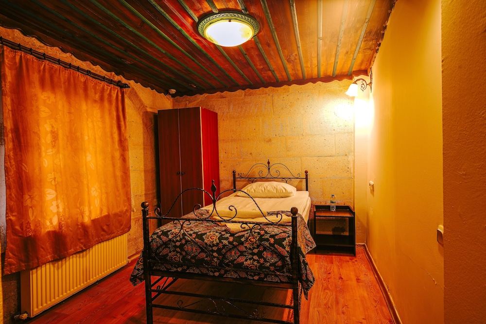 Basic Single Room - Photo 1