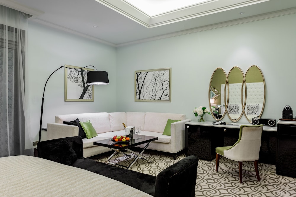 Suite (Atrium) photo 2