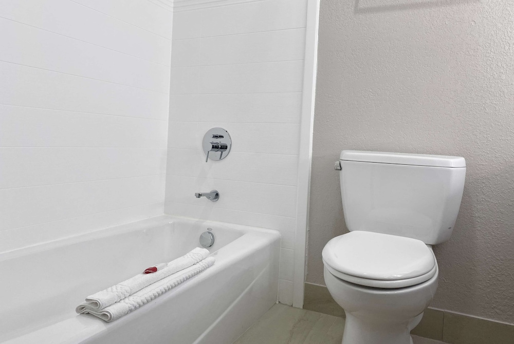 Suite, 2 Queen Beds, Non Smoking - Photo 6