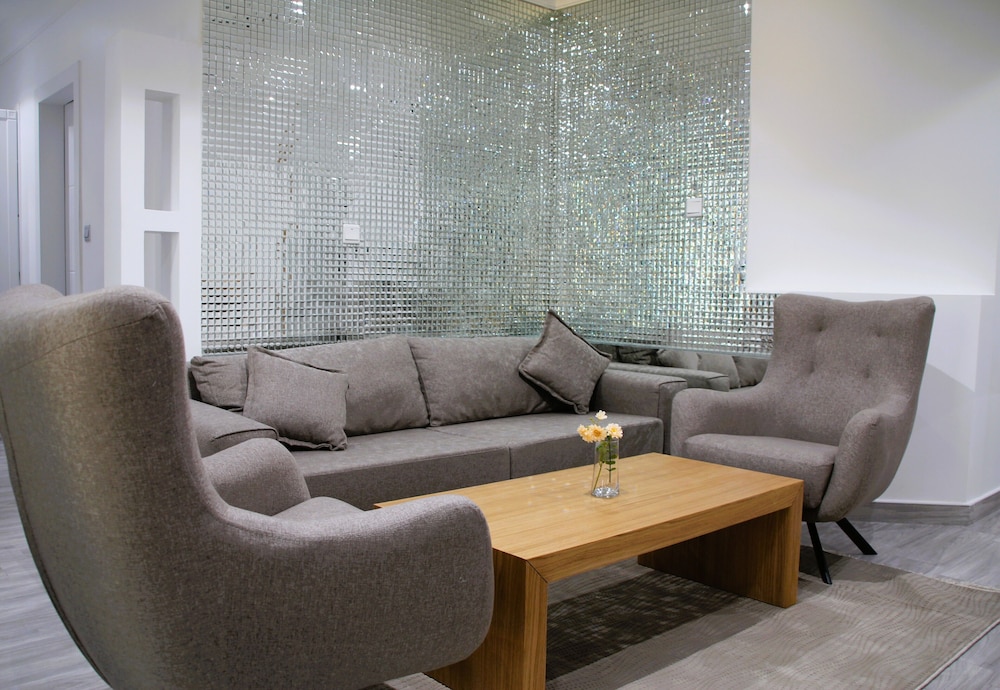 Deluxe Suite - Photo 7