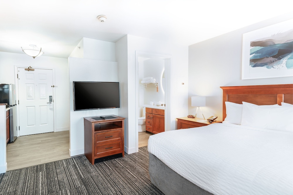 Studio, 1 Queen Bed, Pool Access - Photo 1